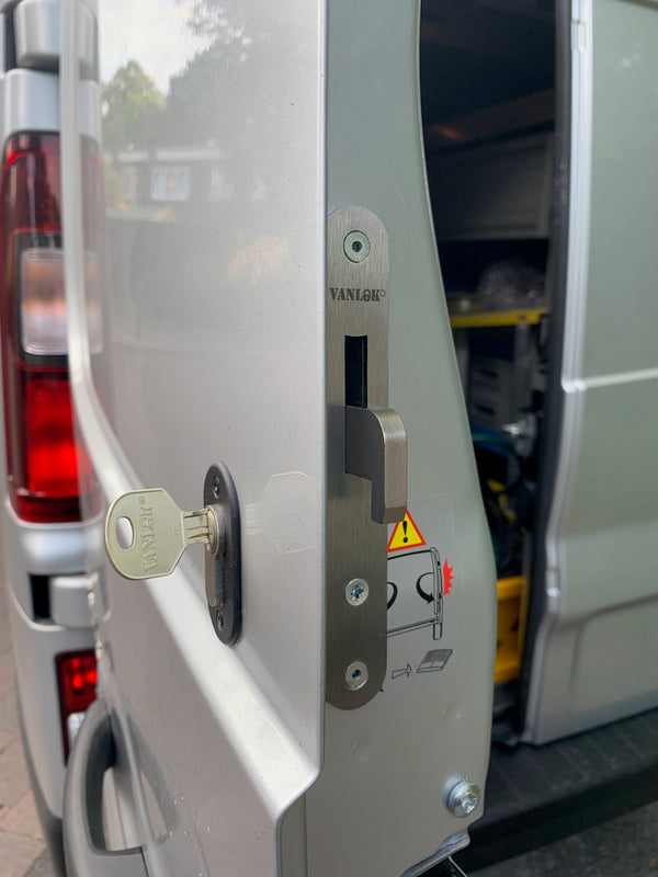 Renault Trafic 2014 twin rear door hooklock