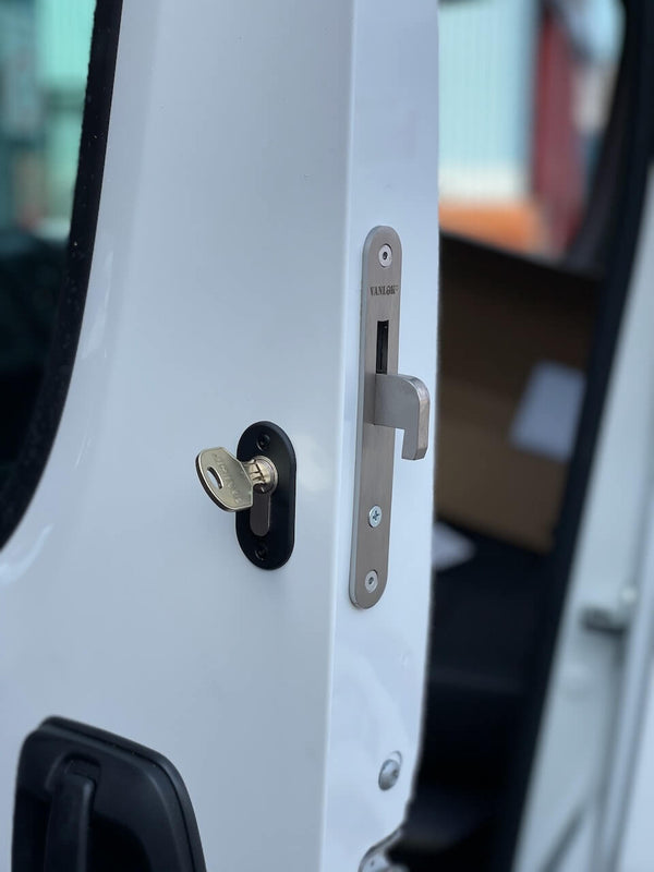 Vauxhall Movano 2022 cab door hooklock