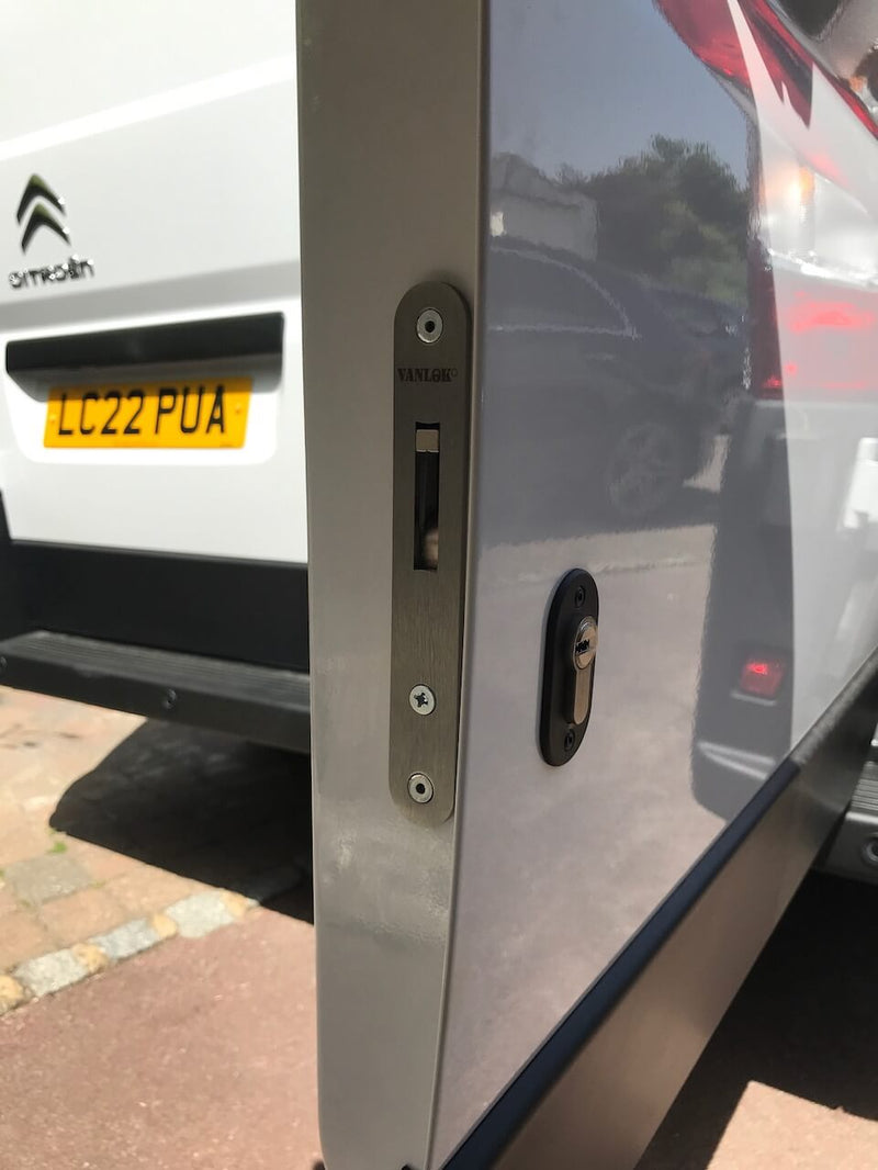 Vauxhall Movano 2022 glazed twin rear door hooklock