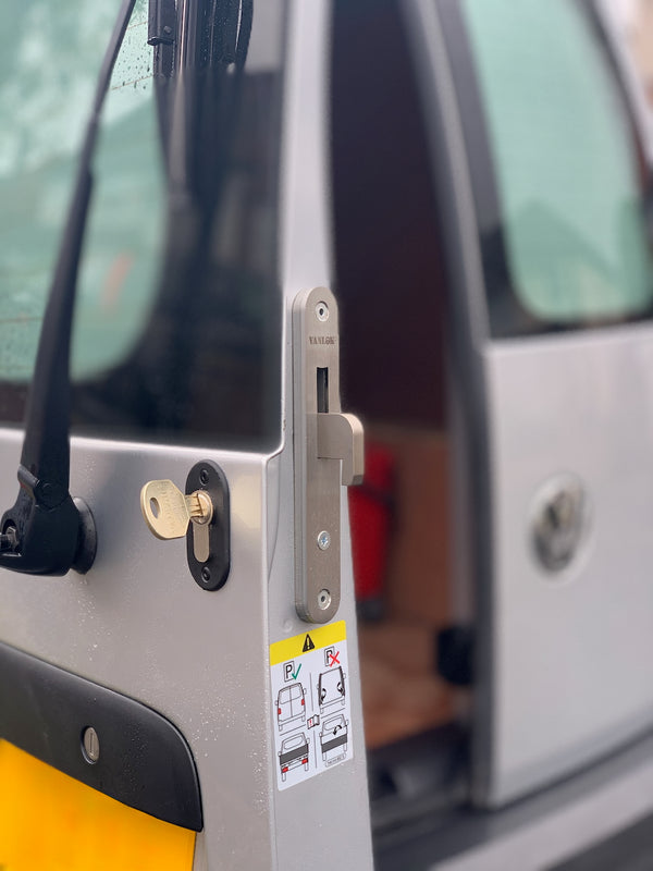 VW Caddy 2004 twin rear door hooklock